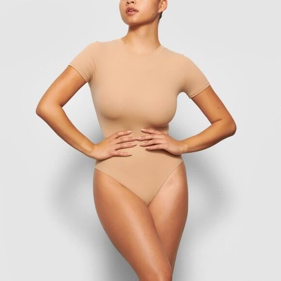 Skims Fits Everybody Smoothing Short Sleeve Crew Neck T-Shirt Bodysuit in Mica L - Picture 1 of 9